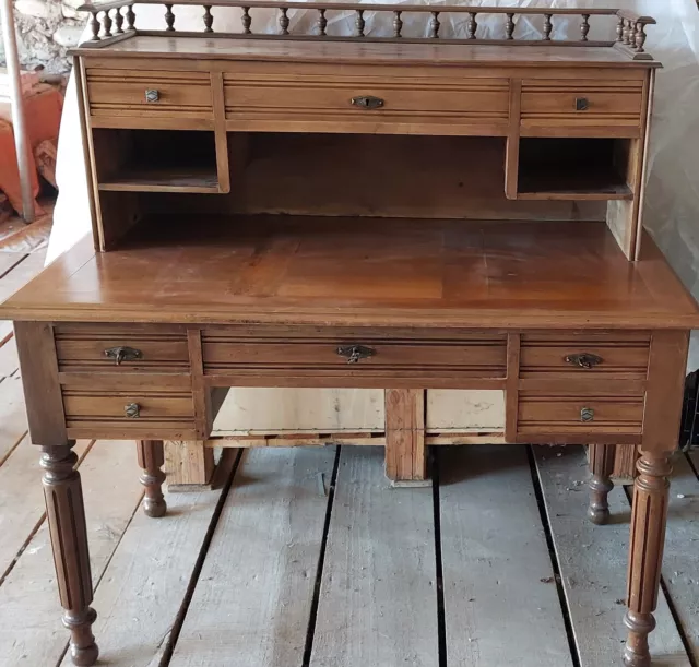 Bureau ancien en bois massif