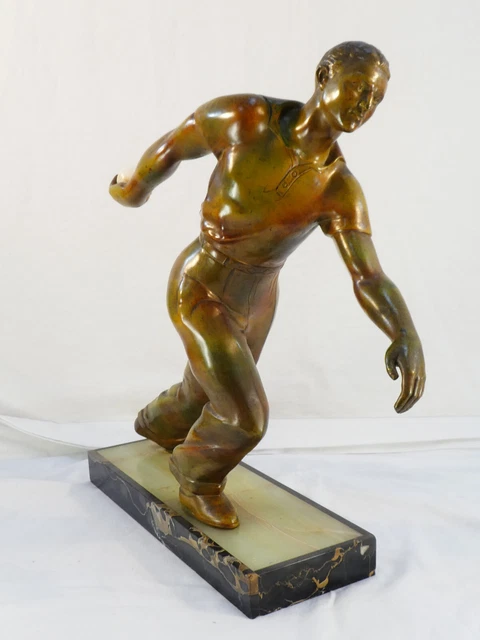 Trophée de joueur de pétanque de boules sur socle en marbre