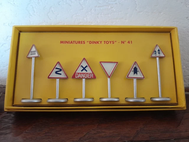 Miniature Dinky Toys N°41 - Panneaux De Signalisation - Réédition Atlas - Occasion