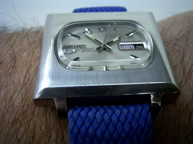 Pantalla de TV Seiko 1970 clásica con 2 cintas en muy buen estado.