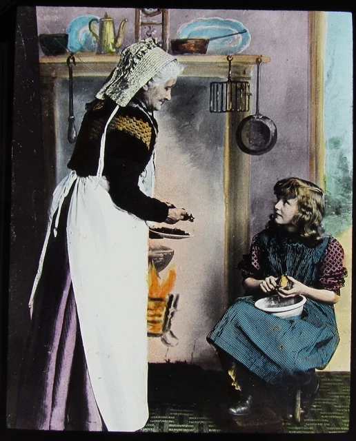 Glas magische Laterne Rutsche ALTE FRAU UND MÄDCHEN IN KÜCHE C1890 VIKTORIANISCHES FOTO