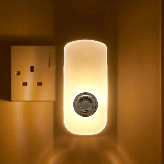 AURAGLOW PLUG IN PIR Motion Sensor LED Night Light Hallway & Emergency ...