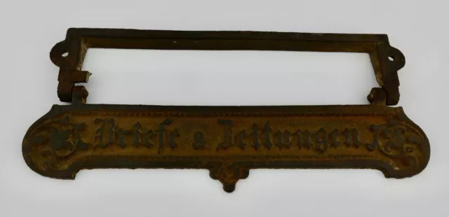 Antike Jugendstil Gusseisen Briefschlitz Briefklappe "Briefe & Zeitungen“ 22 cm