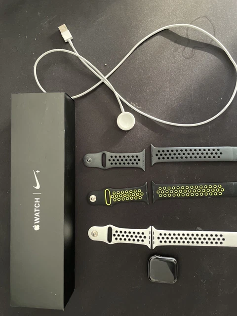 Apple Watch Series 4 Nike+ 44mm Aluminiumgehäuse in Space Grau mit Sportarmband