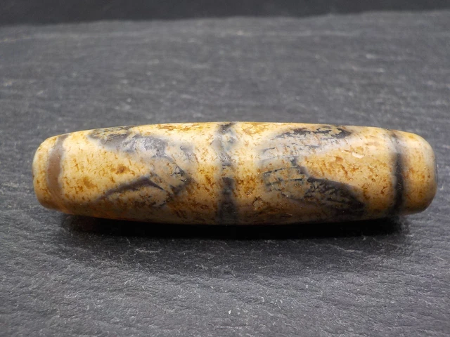 An Agate Dzi bead with a Tiger Tooth pattern. Tibetan Dzi Bead.