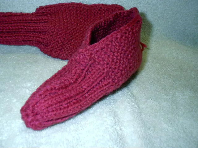 Vintage Handmade Knitted Booties Slipper Childs 7"  Cranberry Pink Color NEW 3