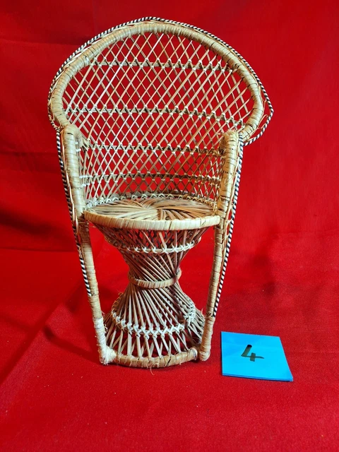CHAISE Paon miniature, grand fauteuil de poupée rotin, année 1970 - France