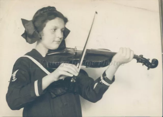 1914 Press Photo Stower Winifred Seekville Violin Musician Child Girl Beautiful