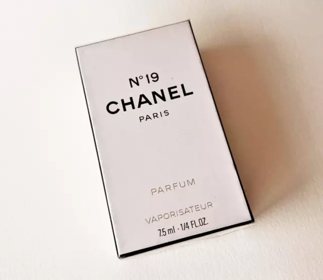 CHANEL No 19 Parfum Vaporisateur (7.5 ml/0.25 oz), Vintage formula, New sealed