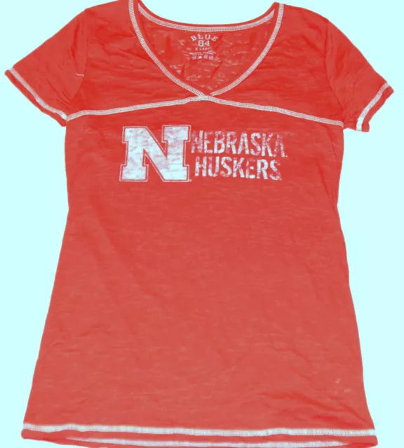 Nebraska Cornhuskers Blue 84 Mujer Quemar Fuera Rojo Cuello en Pico Camiseta