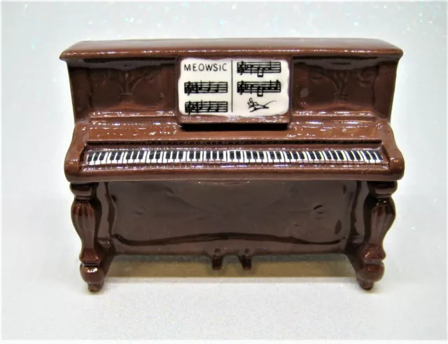 Hagen Renaker miniature made in America upright Piano style two