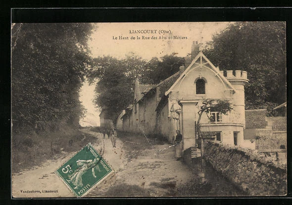 CPA Liancourt, Le Haut de la Rue des Arts-et-Métiers