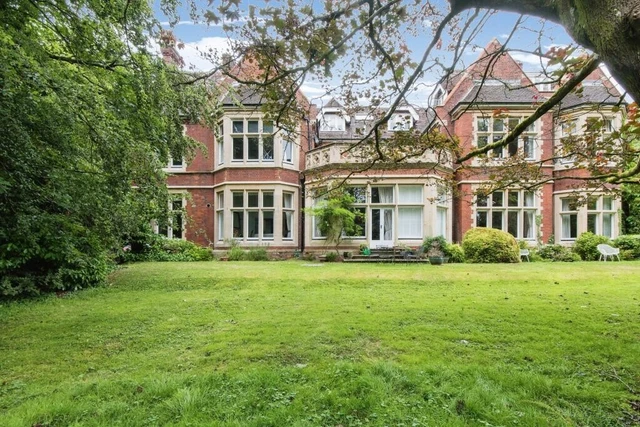 2 Bedroom Furnished Flat in Stunning Manor House - easy reach of Winchester 2 Bedroom Furnished Flat in Stunning Manor House - easy reach of Winchester