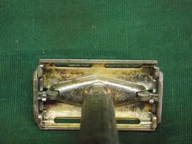 Vintage GILLETTE safety razor. TTO. C-2. Flare tip. 3