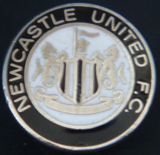 Newcastle United FC Vintage club crest type badge Brooch pin In gilt 20mm Dia