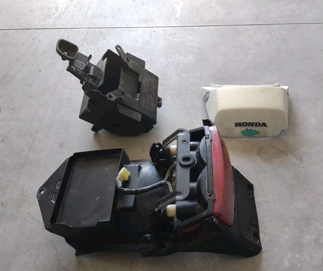 PORTATARGA, FARO, VANO Batteria Honda CBR 600 F 1987 EUR 59,00