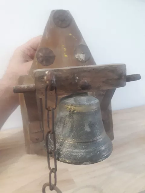 ancienne cloche de portail ou d'entrée bronze art populaire