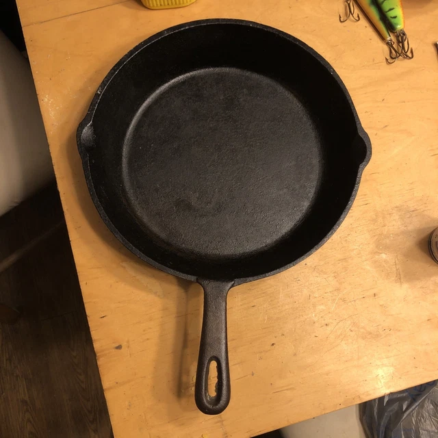 Unmarked 8  Antique CAST IRON SKILLET Frying Pan 10” Heavy