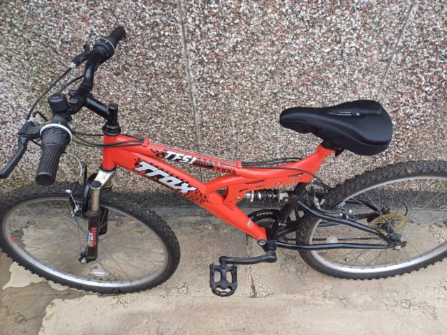 APOLLO HALFORDS TRAK TFS1 18 Speed Mountain Bike Red 23.50 PicClick UK