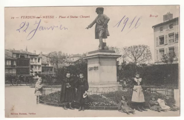 Cpa 55 - Verdun : Place Et Statue Chevert (Meuse) - Écrite