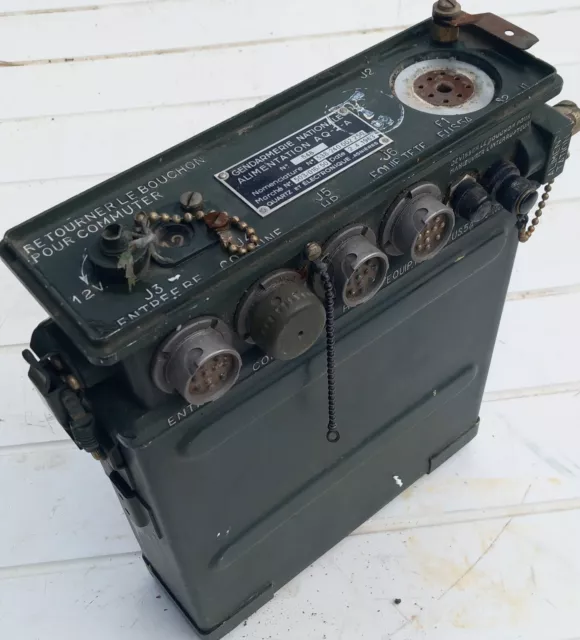 alimentation AQ-2-A de la radio militaire AN/PRC8,9,10 (Gendarmerie Nationale)