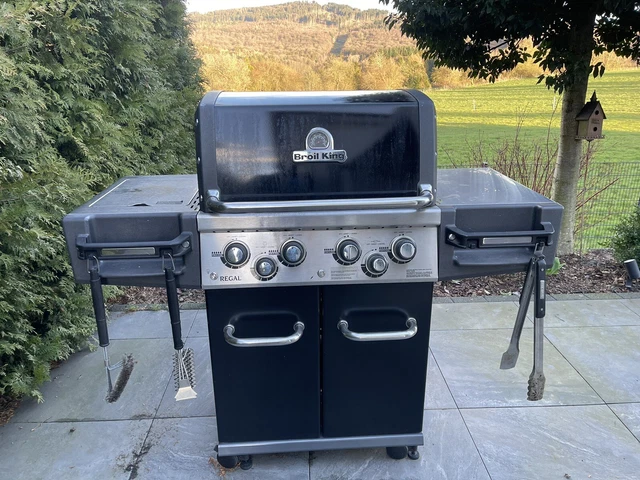 Broil King Grill mit Zubehör (Gasgrill)