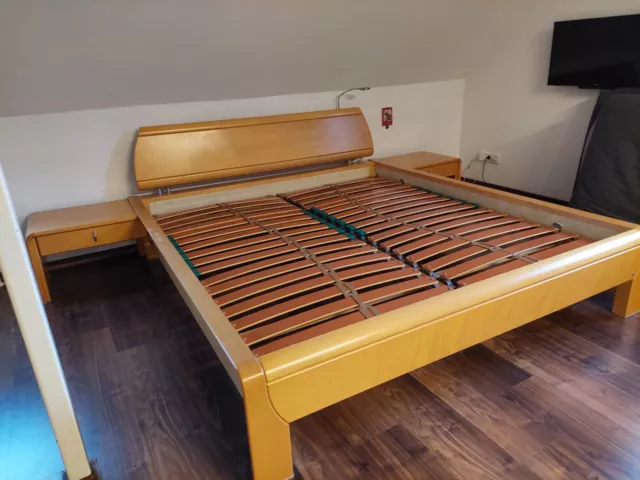 doppelbett 180x200 gebraucht mit Lattenrost und 2 Nachtkonsolen