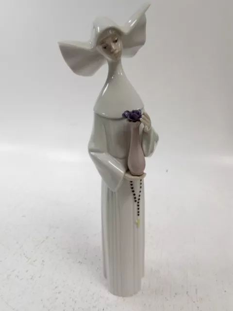 Lladro Style Porcelain Figurine Lady Holding Floral Bouquet 10" Tall Spain -Used