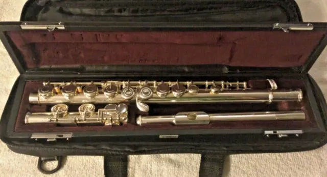 Yamaha Advantage 200AD II Flute with Case …. Nice ….