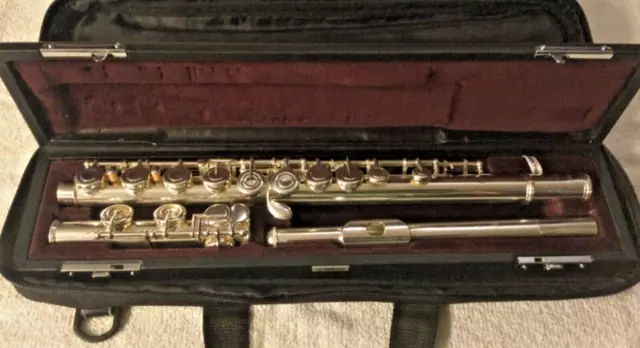 Yamaha Advantage 200AD II Flute with Case …. Nice ….