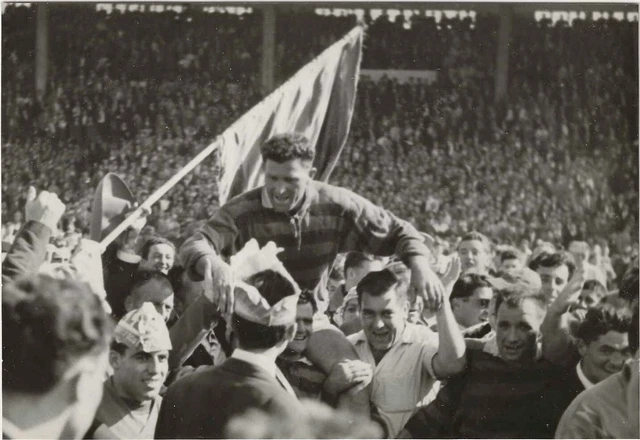 Grande Photo Rugby - Bouclier De Brennus Lourdes 1956 - Dédicace J. Prat