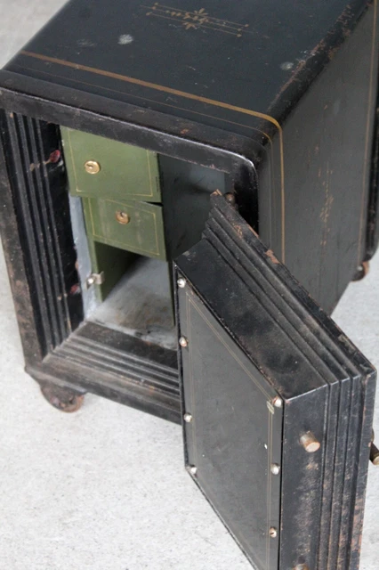 Nice Original Cast Iron Meilink's Safe, 1886, working great condition