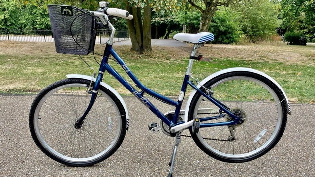 LADIES BIKE. PENDLETON heath Hybrid Blue bike in good condition