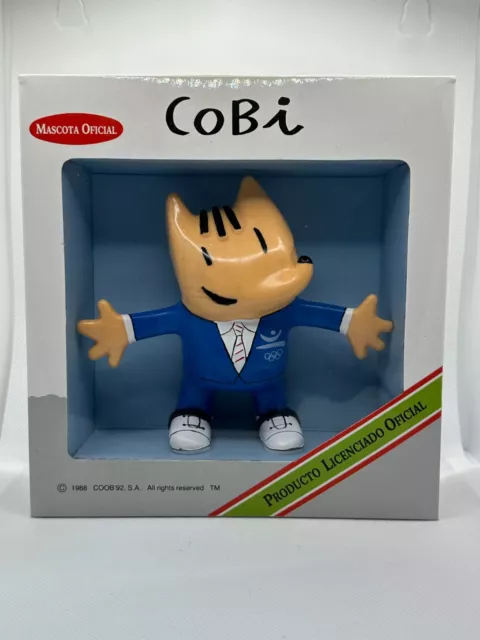 Figura COBI GRANDE con TRAJE en Caja - Cobi Barcelona (NUEVO)