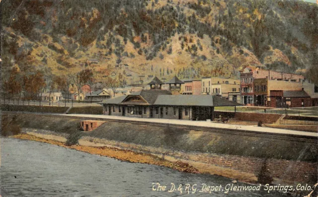 Denver & Rio Grande Railroad D&R.G Depot Glenwood Springs,CO 1910's Postcard