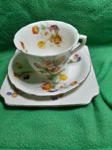 ROYAL DOULTON"tulip" TRIO,awesome Condition