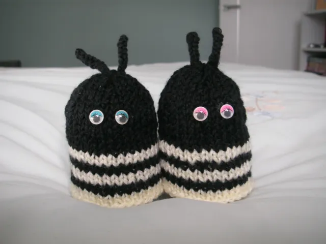 NEW Made in Uk Handmade Pk of 2 Egg Cosies His & Her Bees Knitted Cute Alert