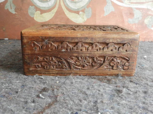 Caja De Madera Con Talla De Flores 3