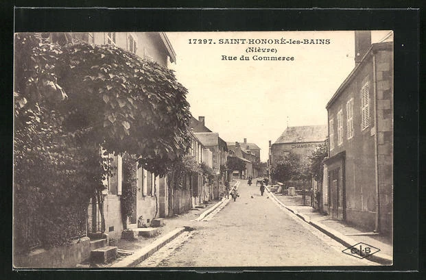 CPA Saint-Honorè-les-Bains, Rue du Commerce, vue de la rue