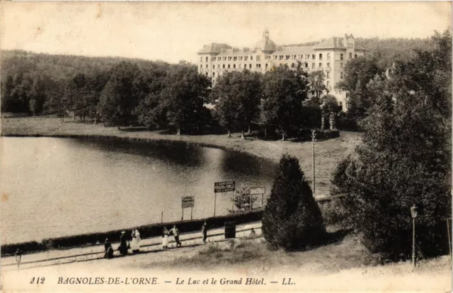 CPA BAGNOLES-de-l'ORNE - Le Lac et le Grand Hotel (355346)