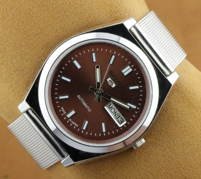 Vintage Seiko 5 Marrone Automatico Giappone UOMO Lavoro Orologio da Polso 37.5MM