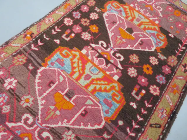 A FABULOUS  OLD HANDMADE TRADITIONAL ORIENTAL RUNNER (310 x 80 cm)