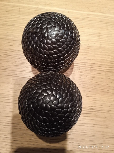 2 Paires De Boules De Pétanque Anciennes En Bois Cloutées (4 Boules)