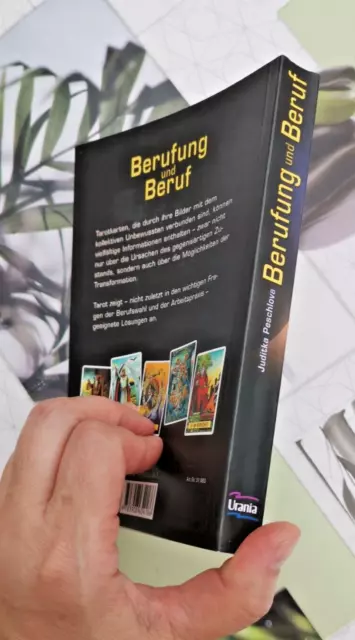 das Buch zum Arcus Arcanum Tarot "Berufung und Beruf" von Juditka Peschlova 3