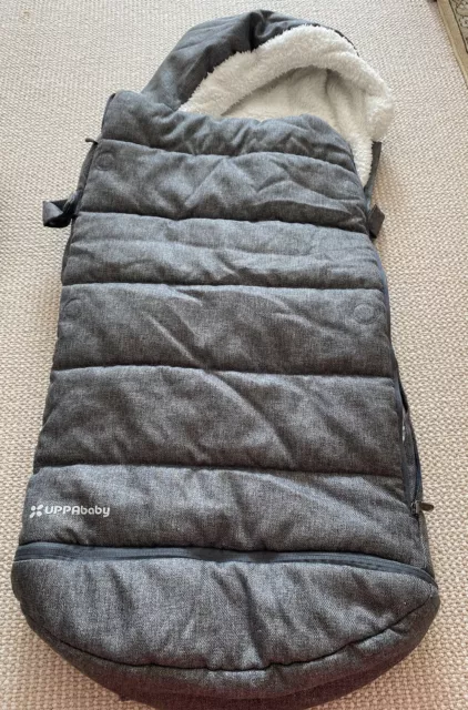 Uppababy Cozy Ganoosh Stroller Blanket Sack Gray footmuff Uppababy Cozy Ganoosh Stroller Blanket Sack Gray footmuff