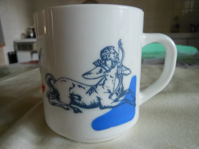Mug Arcopal Vintage à Motif Théières - Occasion En Bon état, Couleur Multicolore, Rétro Et Pratique
