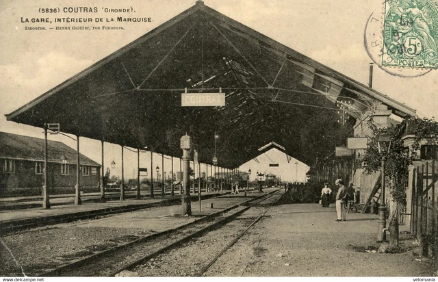 S8270 cpa 33 Coutras - La Gare , intérieure de la marquise