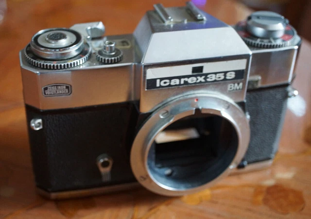 ZEISS iKON ICAREX 35S , modèle "BM", boîtier seul, fonctionnel sauf cellule.