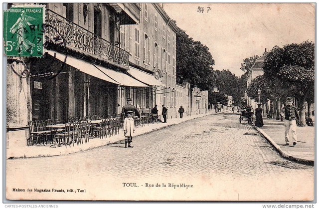 54 TOUL - vue de la  Rue de la republique