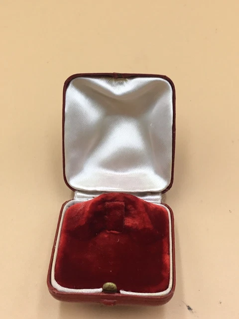 Free People - Jupe satinée longue avec empiècement en dentelle - Crème Free People - Jupe satinée longue avec empiècement en dentelle - Crème